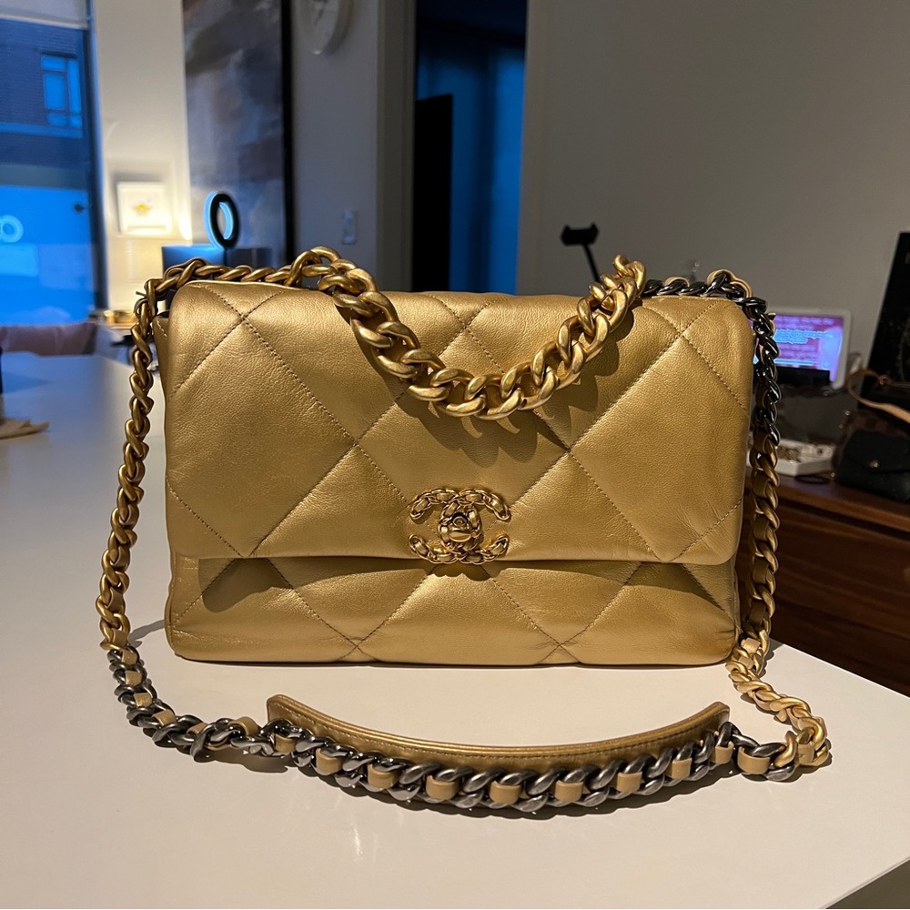 🦄 Chanel 19 Large in Gold Metallic